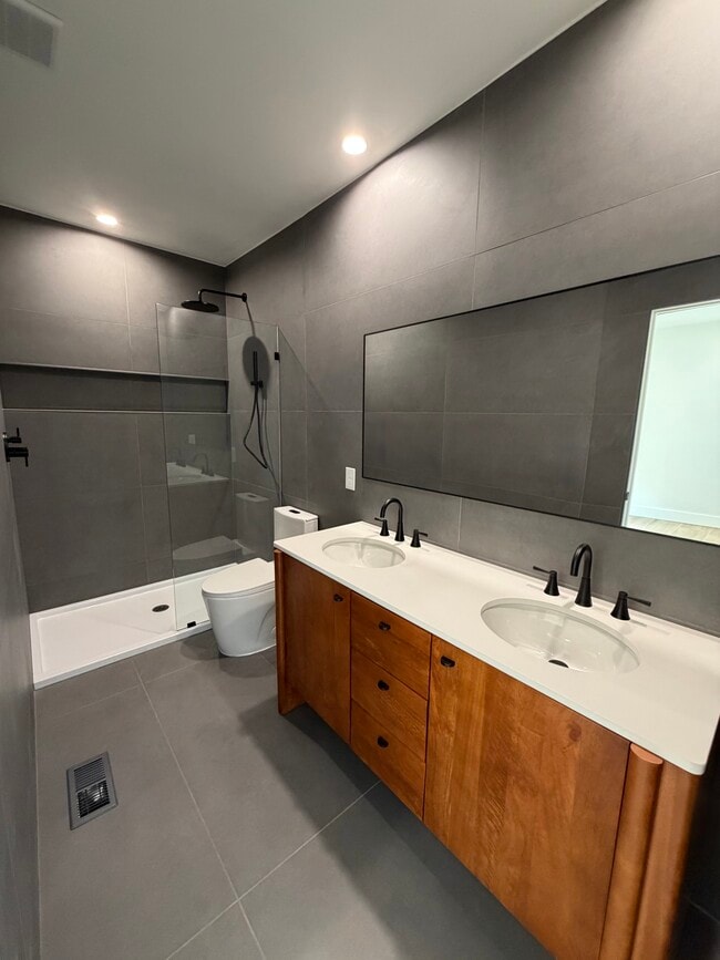 Master Suite Bath - 1345 W 67th St