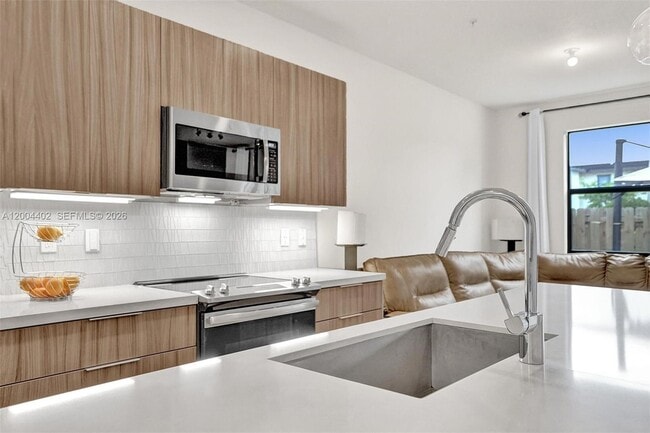 Photo - 10437 NW 82nd St Unit 5