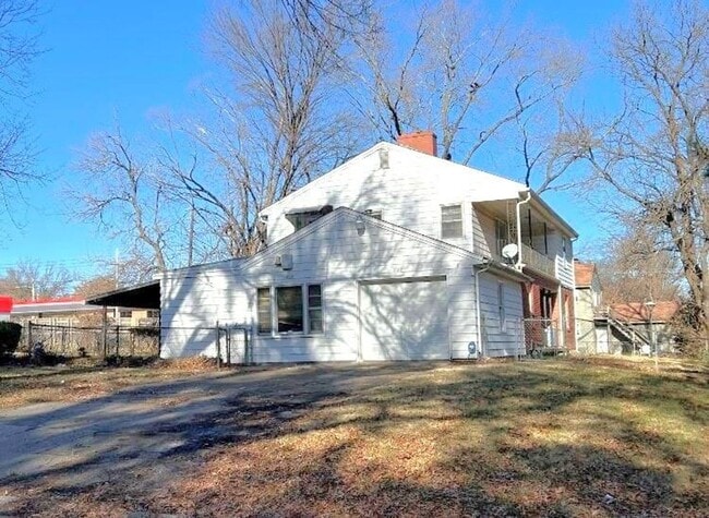 800-802 E 75th Terrace