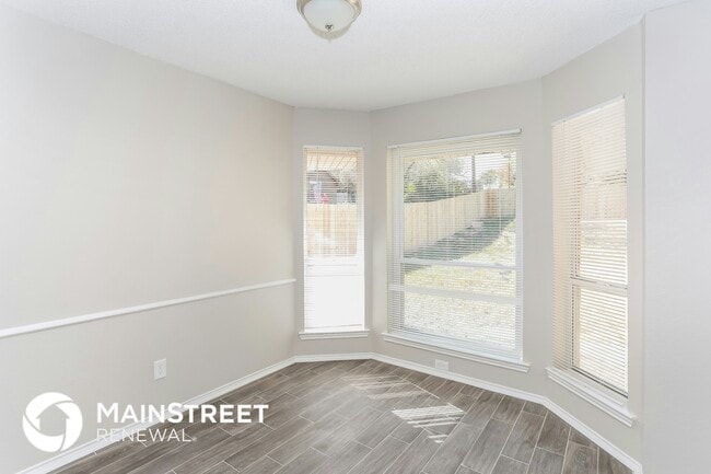 Photo - 703 Timberoaks Dr