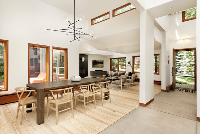 Photo - 411 W Francis St