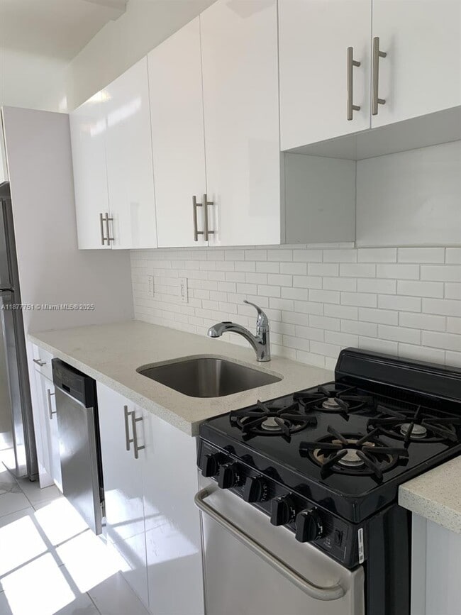 Building Photo - 1615 Jefferson Ave Unit 3 Rental