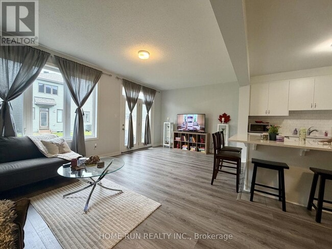 Photo - 216 Billrian Cres