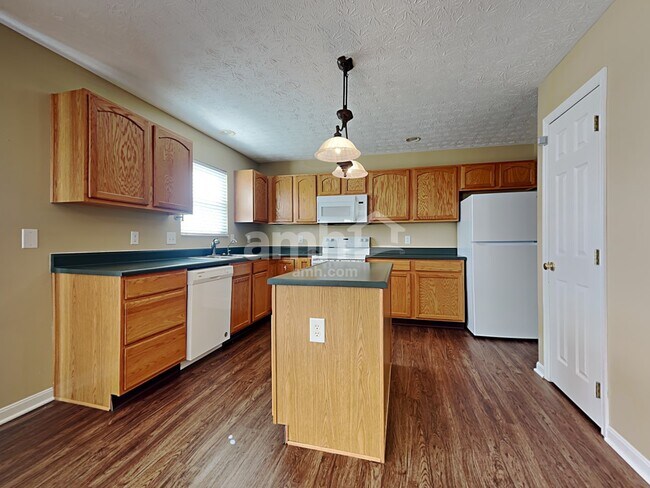 Photo - 1468 Vanderlyn Ct