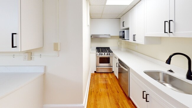 Building Photo - 1401 Beacon St Unit #B03