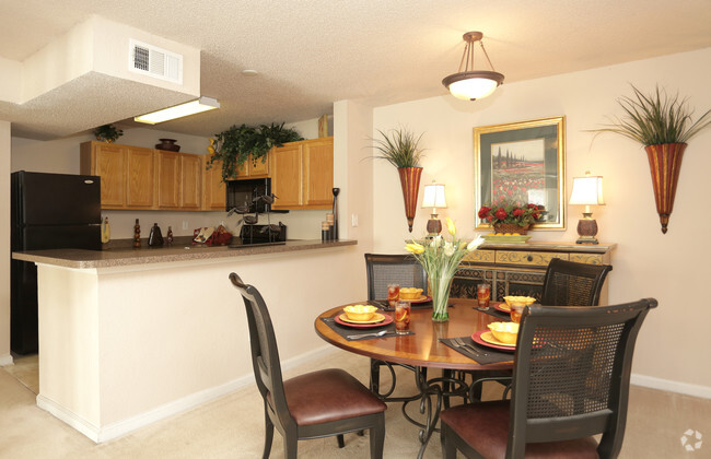 2BR, 2BA - 1,114 SF - Hidden Creste Apartments