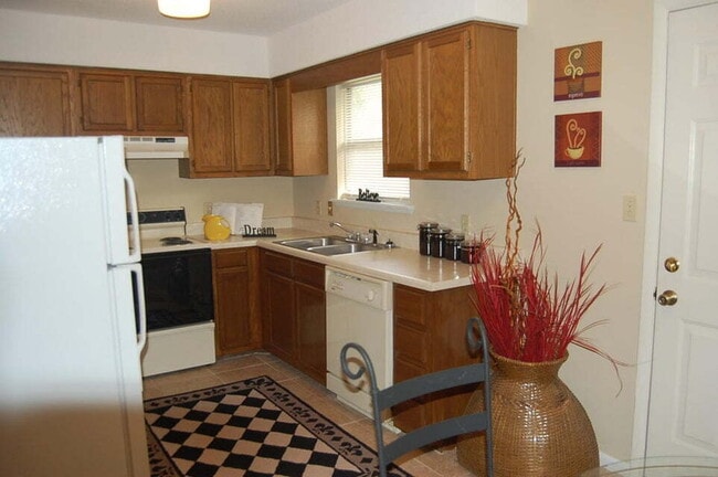 Photo - "Charming 2-Bedroom Apartment Retreat in M...