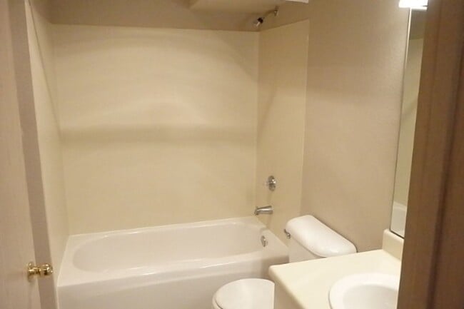 Photo - Spacious 2 Bedroom/2 Bath Apartment in First Hill Unit 303