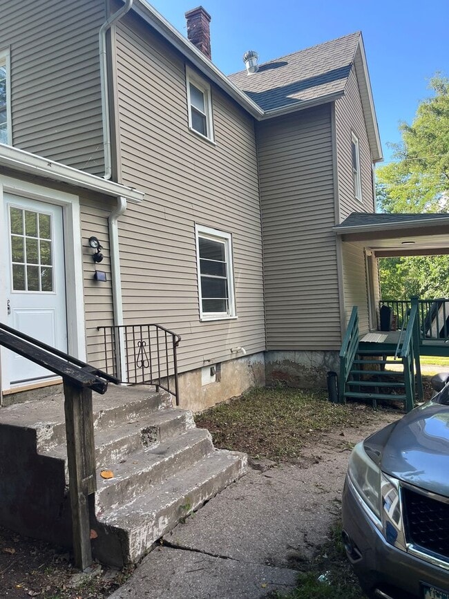 Photo - 919 W 10th St
