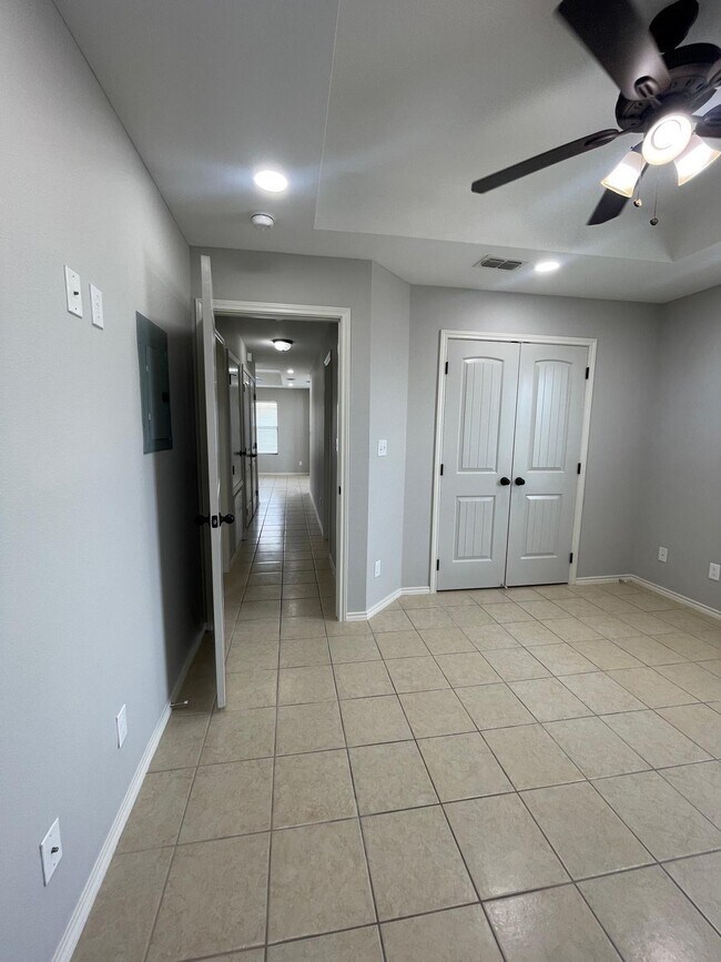 Photo - 406 E 3rd St Unidad 40