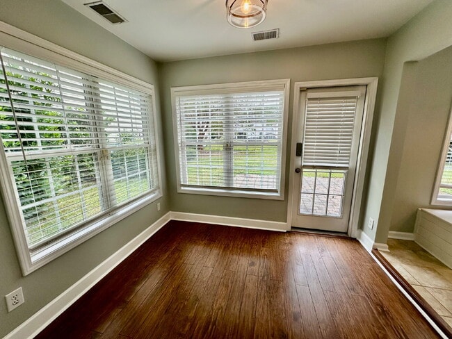 Photo - Bright and Airy Three Bedroom Home in Lake...