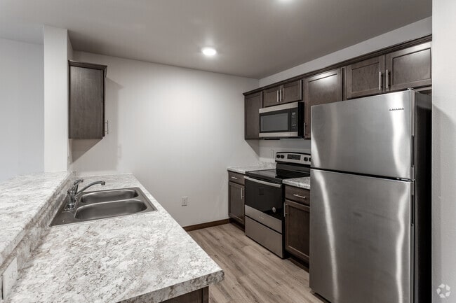 2BR, 2BA - 970SF - Kitchen