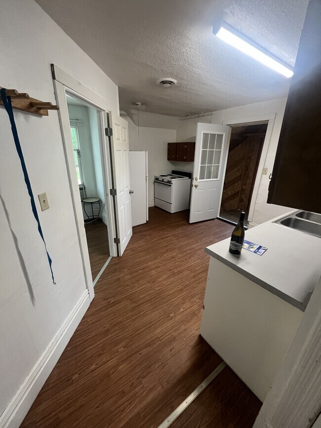 300 Jones St Unit Upper