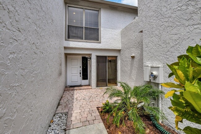 Photo - 6732 Canary Palm Cir