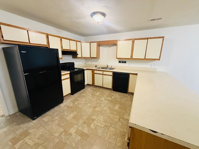 Photo - 882 Patrick Henry Dr
