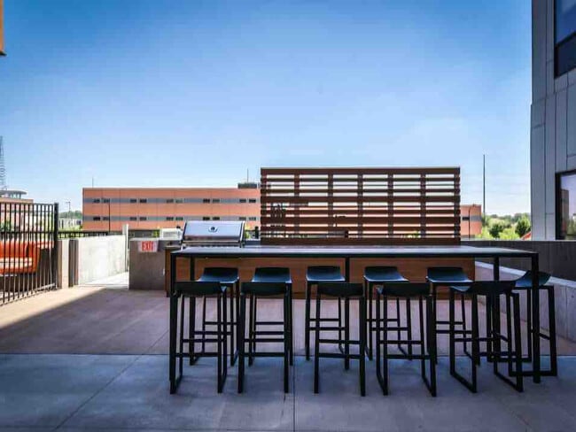 Photo - 1400 E Walnut St Unit SI ID1036842P