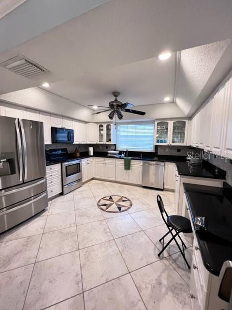 Photo - 681 Verona St