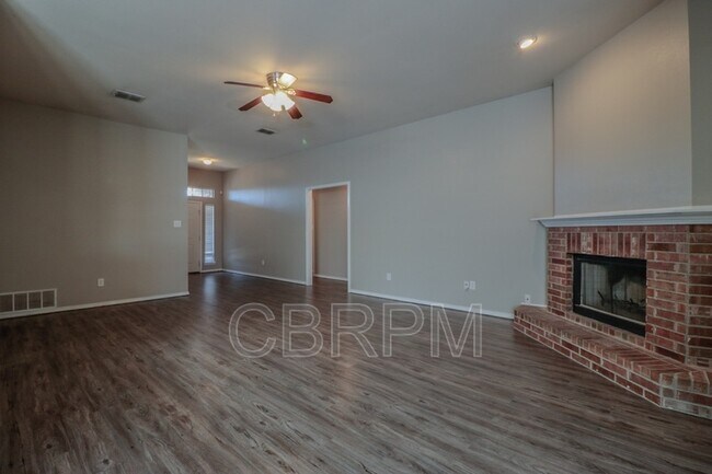 Photo - 6808 88th St