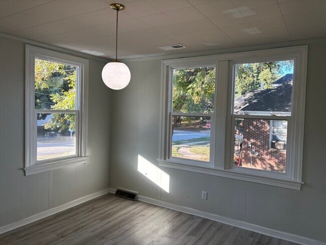 Photo - 225 Poplar St Unit B