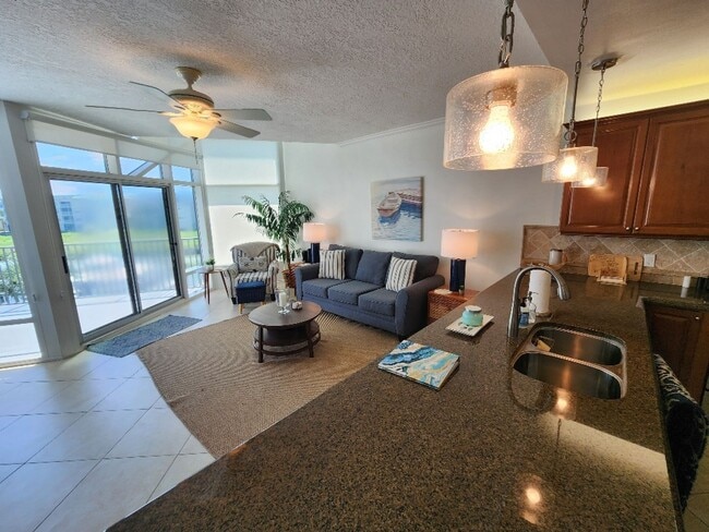 Photo - Beautiful Fully Furnished Marker 33 Condo ...