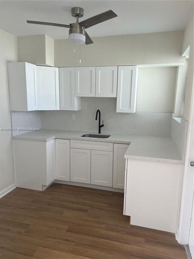 Photo - 315 83rd St Unidad 10