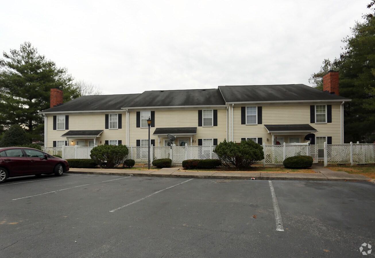 Photo - Tusculum Square Apartments