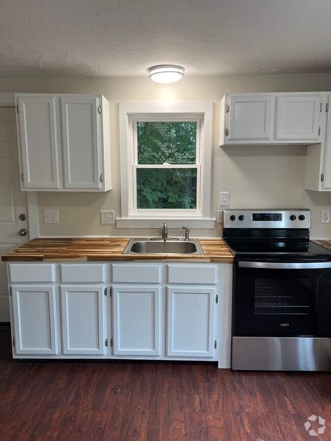 Building Photo - 5 Elm St Unit 2 Rental