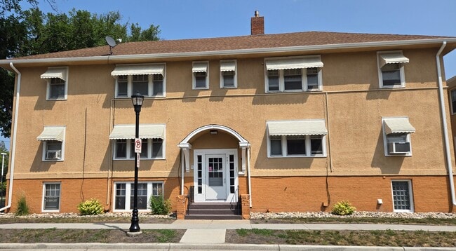 Building Photo - 731 7th St N Unit 2