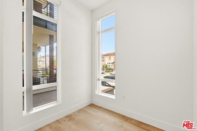 Photo - 12920 W Runway Rd Unidad 120