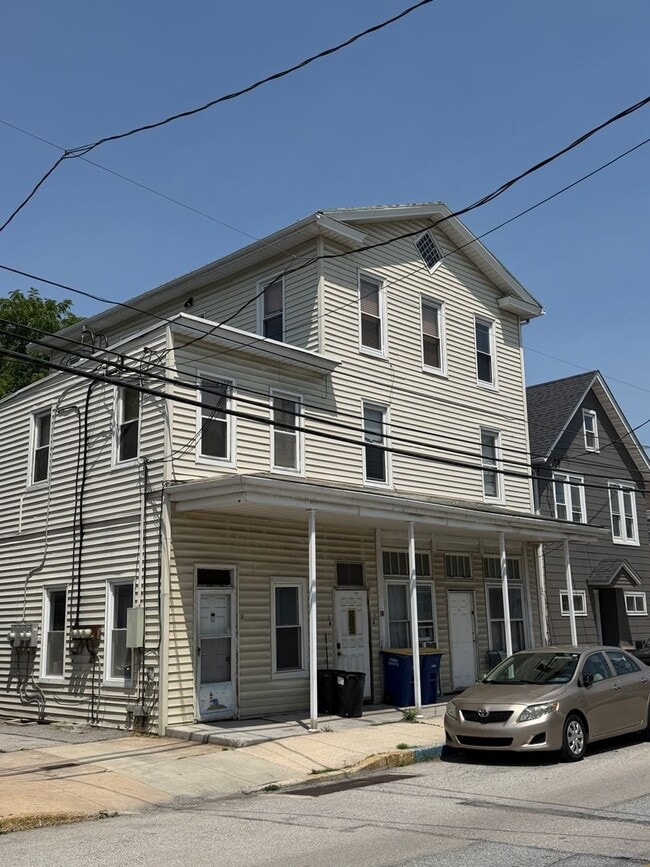 Building Photo - 16 S Front St Unit E