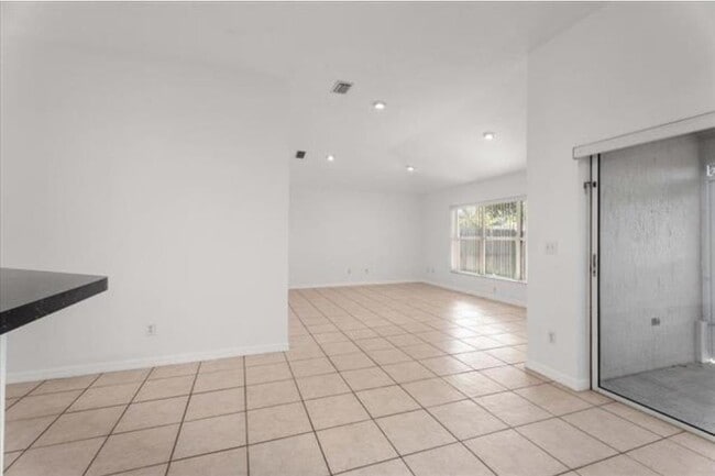 Photo - 980 Windward Way