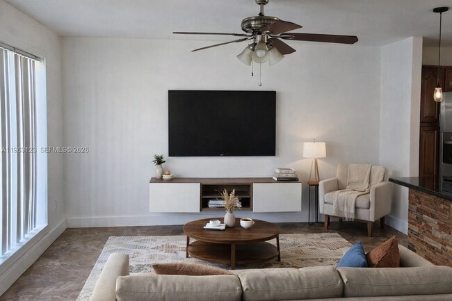 Photo - 471 NE 162nd St