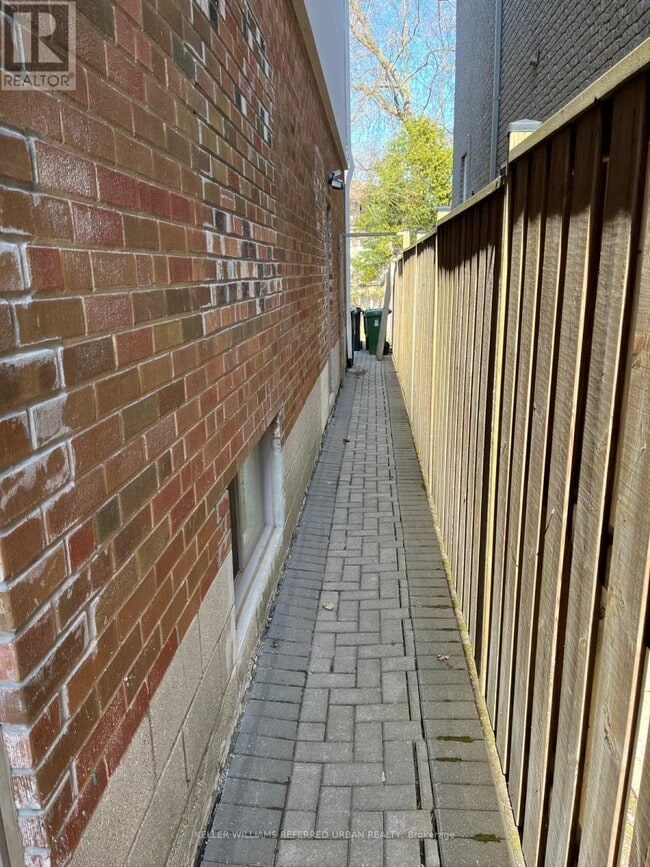 Photo - 44 Regina Ave