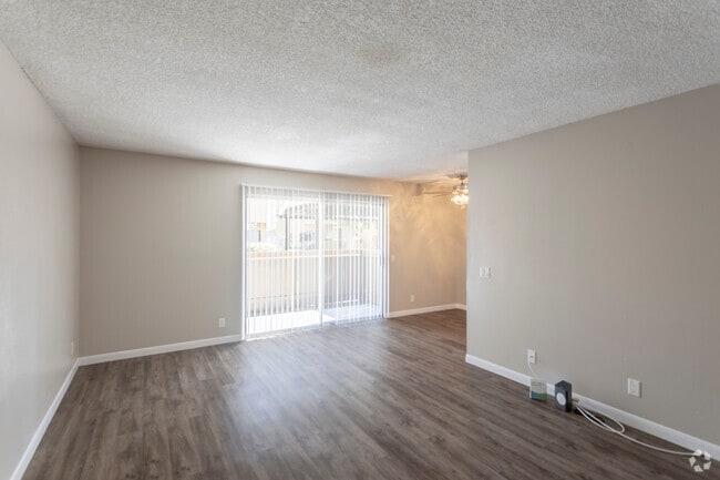 1 BR, 1 BA - 694 SF
