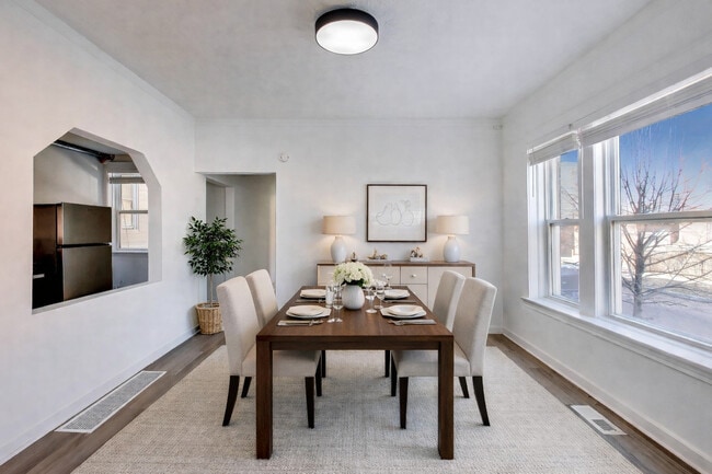 Photo - 3047 W Berteau Ave Unidad 1