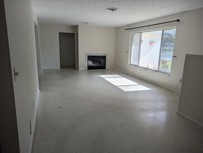 Photo - 2123 Tetlow Pl