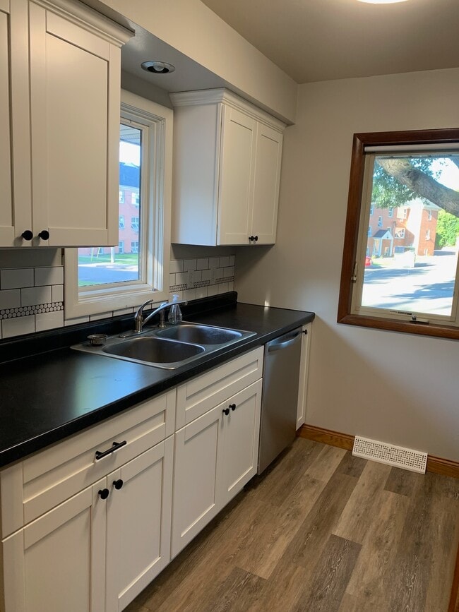 Kitchen - 3509 Aquila Ave S