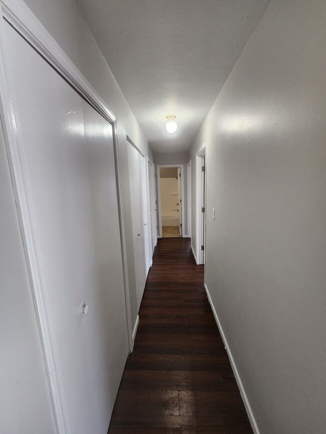 Photo - 2 bedroom 1 bath apartment Unit 610-7