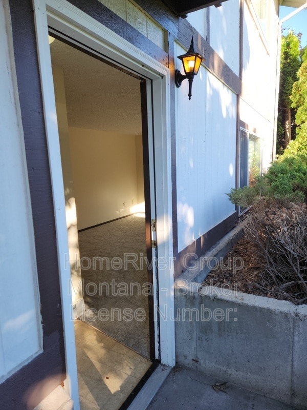 Photo - 2121 S 4th St W