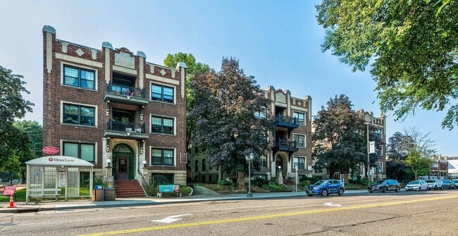 Grand and Dale Apartments - Grand and Dale Apartments