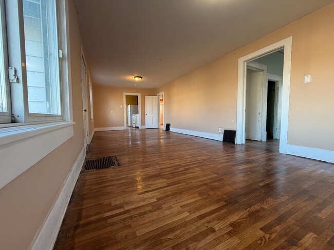 Photo - Charming 3 bed