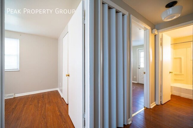 Photo - 472 Elsmere St Unidad C