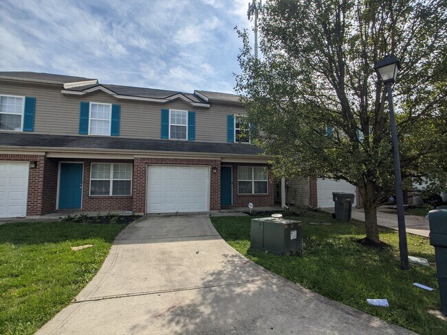 Spacious 4 bed 3 bath with attached garage! - Spacious 4 bed 3 bath with attached garage! House