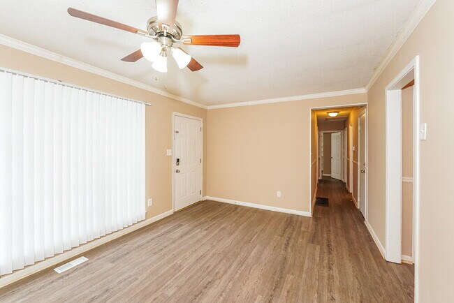 Photo - 5839 Brenda Dr