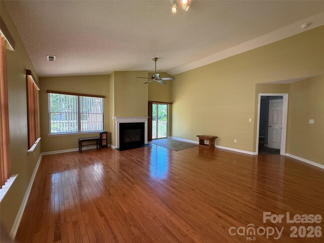 Photo - 114 Fairway View Dr