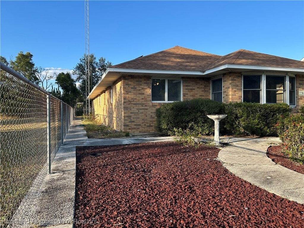 Photo - 740 Hickory St