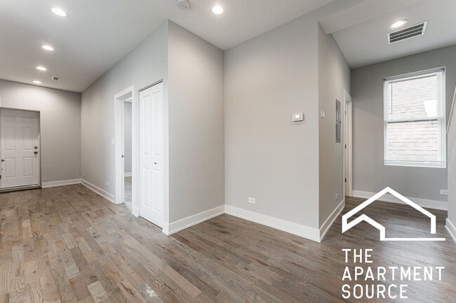 Photo - 926 W 32nd Pl Unit 2F