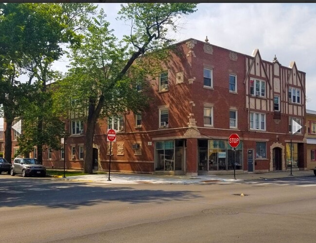 Condo with free heat! In-unit laundry, har... - Condo with free heat! In-unit laundry, har...