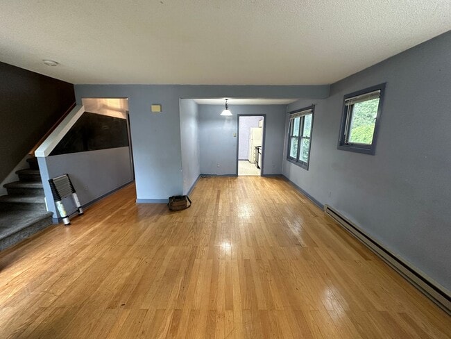 Photo - 4 Bedroom Townhouse Close to Campus – Perfect for Groups!