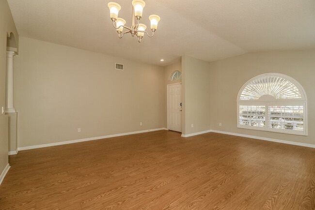 Photo - 633 Straw Lake Dr